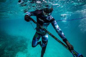 Why Choose a Camo Wetsuit for Spearfishing - Diversworld