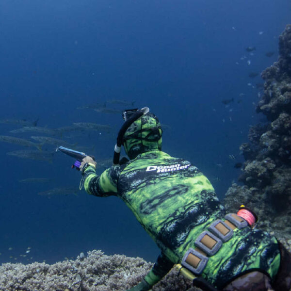 Ocean Hunter Spyrid Open Cell 3.5mm Wetsuit in Water - Diversworld Spearfishing Cairns Australia